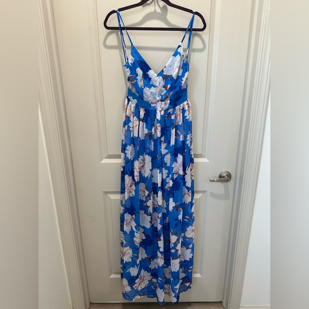 Pink Lily size medium blue and white floral flowy maxi dress with low back